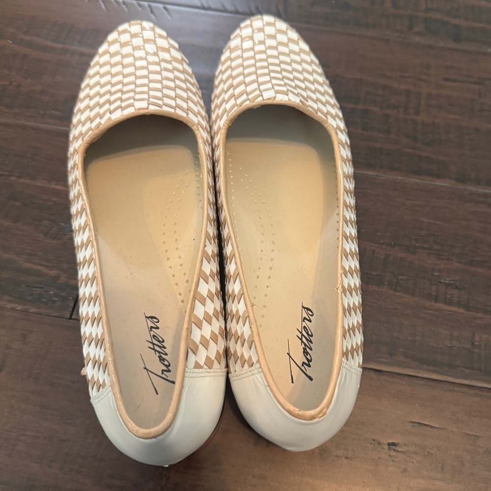 Trotters minimalistic two tone classic neutral casual Liz Loafer size 11N - Picture 6 of 8